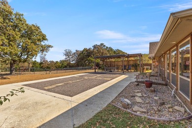 Welcome to this impressive custom home in the gated Texoma - photo 4