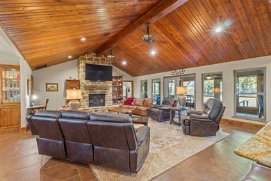 Welcome to this impressive custom home in the gated Texoma - photo 8