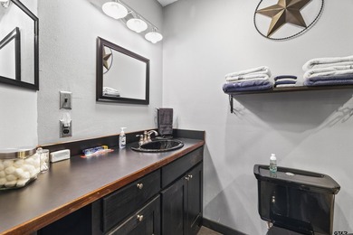 2 CABINS for a combined total of 3 bedrooms and 2 bathrooms and - photo 9
