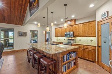 Welcome to this impressive custom home in the gated Texoma - photo 10