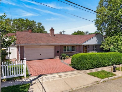 Welcome to this exceptional, beautifully renovated wide-line - photo 1
