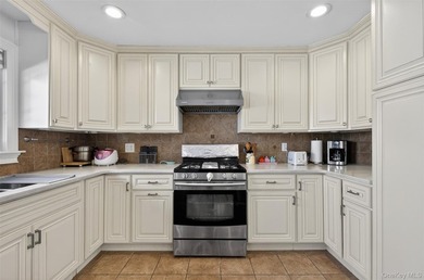Welcome to this exceptional, beautifully renovated wide-line - photo 4