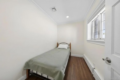 Welcome to this exceptional, beautifully renovated wide-line - photo 9