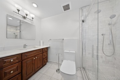 Welcome to this exceptional, beautifully renovated wide-line - photo 10