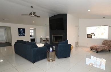 A Touch of Modern - Fully Furnished & Remodeled Near Lake - photo 12