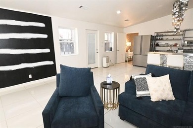 A Touch of Modern - Fully Furnished & Remodeled Near Lake - photo 13