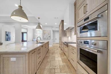 Welcome to the exclusive neighborhood of Island Green, located - photo 14