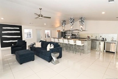 A Touch of Modern - Fully Furnished & Remodeled Near Lake - photo 14