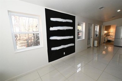 A Touch of Modern - Fully Furnished & Remodeled Near Lake - photo 16