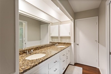 Discover the perfect Lake Keowee retreat. This stunning - photo 16
