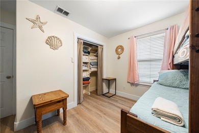 A fully furnished 3-bedroom, 2-bathroom residence is ready for - photo 18