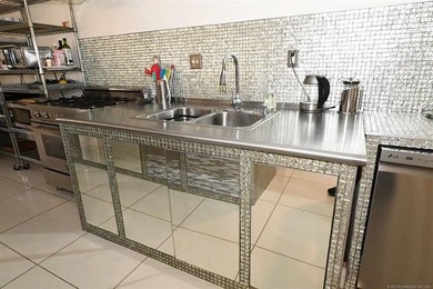 A Touch of Modern - Fully Furnished & Remodeled Near Lake - photo 20