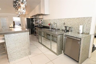A Touch of Modern - Fully Furnished & Remodeled Near Lake - photo 21