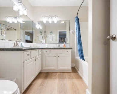 A fully furnished 3-bedroom, 2-bathroom residence is ready for - photo 24