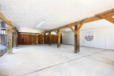 A fully furnished 3-bedroom, 2-bathroom residence is ready for - photo 25