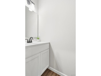 Savvy Buyer Alert! Step into this impeccably maintained - photo 7