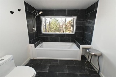 A Touch of Modern - Fully Furnished & Remodeled Near Lake - photo 27