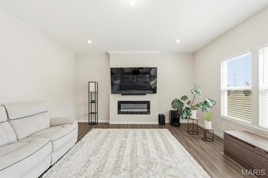 Savvy Buyer Alert! Step into this impeccably maintained - photo 8