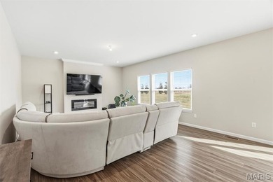 Savvy Buyer Alert! Step into this impeccably maintained - photo 9