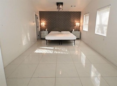 A Touch of Modern - Fully Furnished & Remodeled Near Lake - photo 31