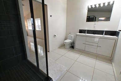 A Touch of Modern - Fully Furnished & Remodeled Near Lake - photo 33