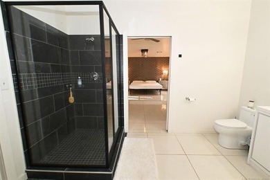 A Touch of Modern - Fully Furnished & Remodeled Near Lake - photo 34
