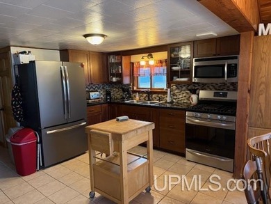 Experience true Northwoods living with this charming waterfront - photo 4
