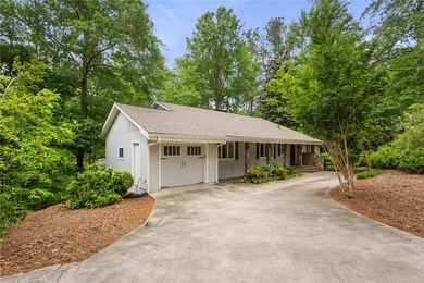 Discover the perfect Lake Keowee retreat. This stunning - photo 34