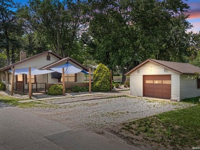 Enjoy lake living with this well-maintained 3-bedroom - photo 2