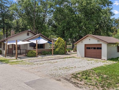 Enjoy lake living with this well-maintained 3-bedroom - photo 3