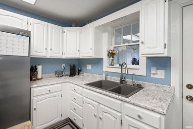 Enjoy lake living with this well-maintained 3-bedroom - photo 6