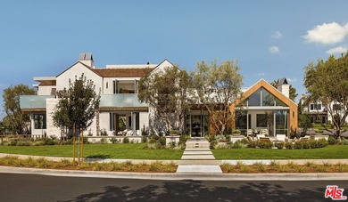 Set within the prestigious Dover Shores enclave and directly - photo 2