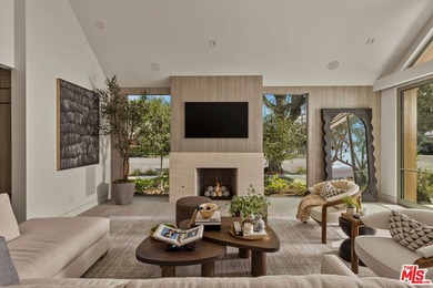 Set within the prestigious Dover Shores enclave and directly - photo 4