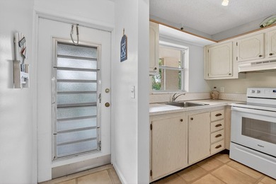 Welcome Home!! This is a beautiful 2 bedrooms and 2 bathrooms - photo 4