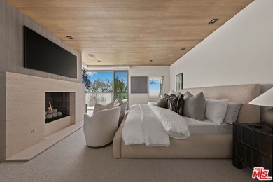 Set within the prestigious Dover Shores enclave and directly - photo 10