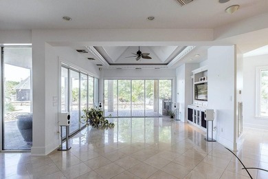 Experience a true private retreat in this extraordinary estate - photo 3