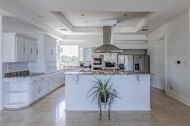 Experience a true private retreat in this extraordinary estate - photo 4