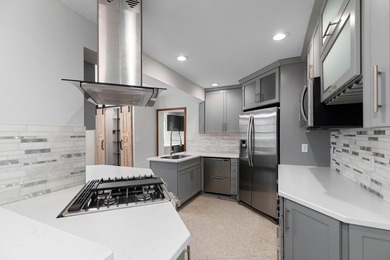 BEING SOLD AS-IS Welcome to this beautifully 3-bedroom, 2-bath - photo 9