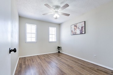 Fresh updates and a low-maintenance lifestyle make 3514 Juanita - photo 16