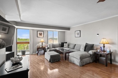 Discover the perfect blend of comfort and convenience with this - photo 7