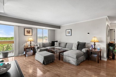 Discover the perfect blend of comfort and convenience with this - photo 9