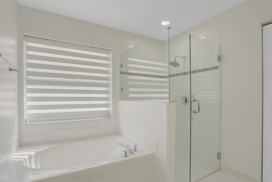 A BRAND NEW ROOF 2026!!! A SPACIOUS 3 BEDROOM/2 FULL BATHROOM - photo 13