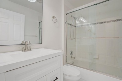 A BRAND NEW ROOF 2026!!! A SPACIOUS 3 BEDROOM/2 FULL BATHROOM - photo 17