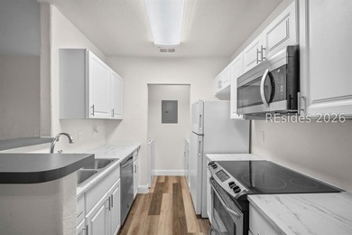 Set within the GATED COMMUNITY of Plantation Point, Unit 1601 - photo 3