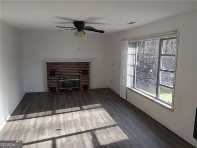 Don't miss this opportunity!! More than 1-acre lot. Fresh paint - photo 4