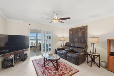 Light, bright & beautifully updated 2/2 villa in the desirable - photo 5