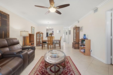 Light, bright & beautifully updated 2/2 villa in the desirable - photo 7