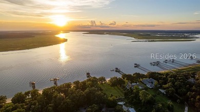 Truly phenomenal, unique, gated, deep-water homesite on Hilton - photo 9