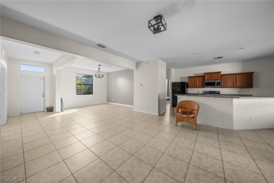 Short Sale Opportunity in SW Cape Coral! Built in 2016, this - photo 3