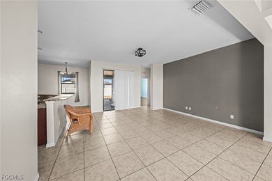 Short Sale Opportunity in SW Cape Coral! Built in 2016, this - photo 5